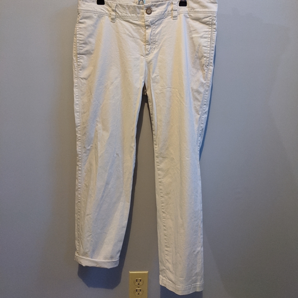 GAP vintage rolled crop Khakis.  Size 6.